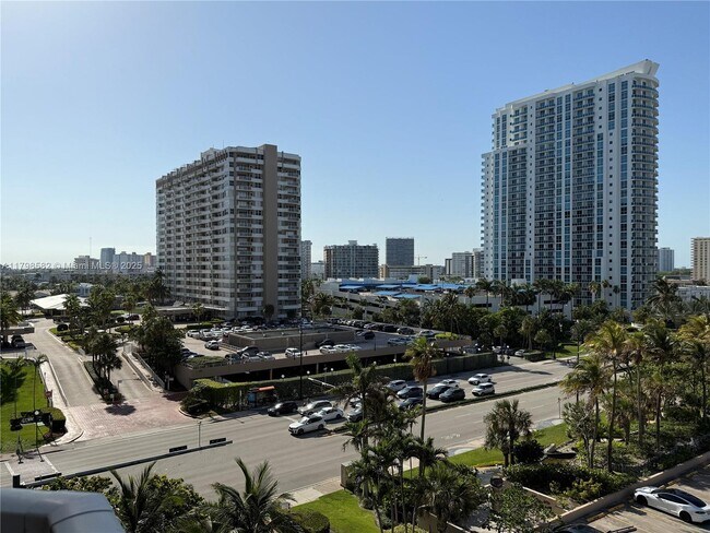 Building Photo - 1980 S Ocean Dr