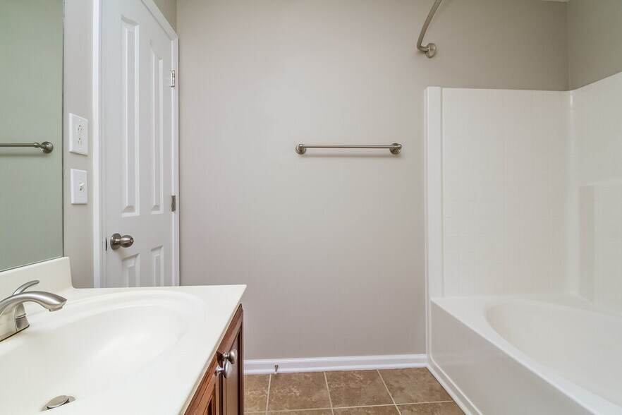 Building Photo - 3304 Tourmaline Dr