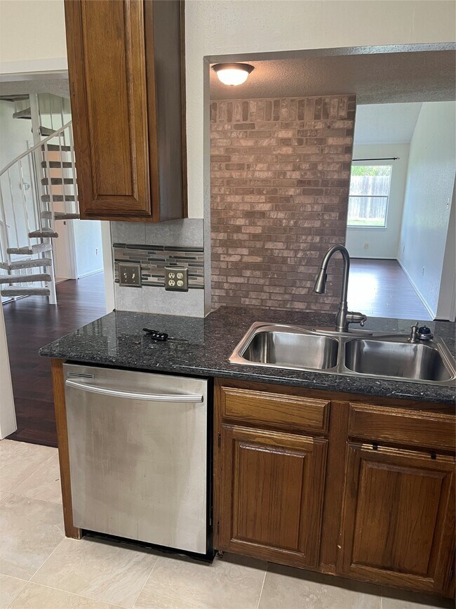 Building Photo - 4250 Bridledon Ln