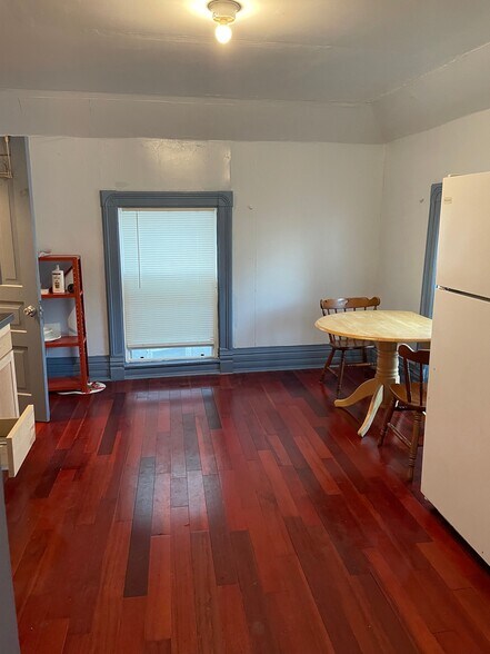 Building Photo - 201 W 3rd St