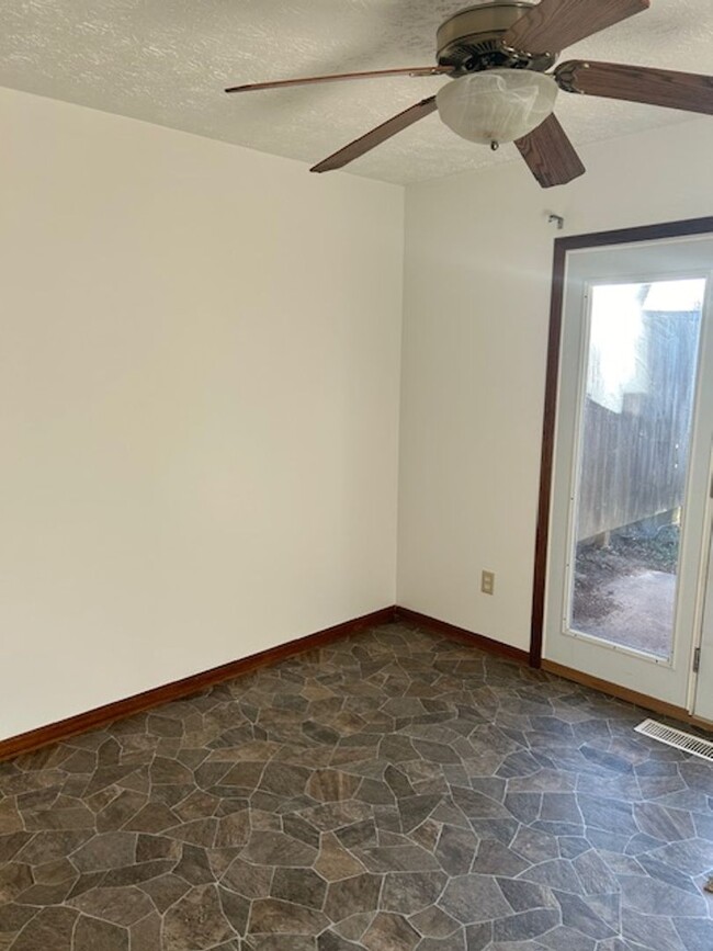 Building Photo - 9860-9864 MANDEL - LO