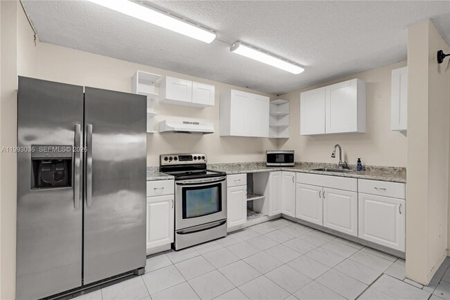 Building Photo - 14820 Naranja Lakes Blvd