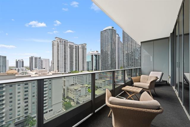 Building Photo - 1000 Brickell Plz