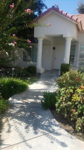 Building Photo - Beautiful Home Call 834-4202