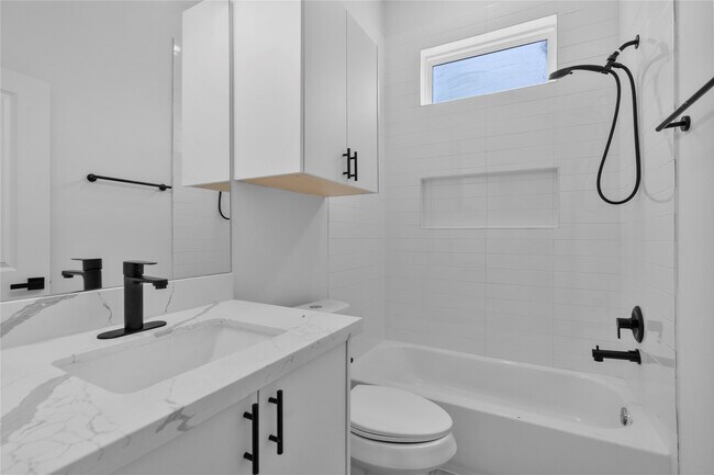 Building Photo - 3510 Saltus St