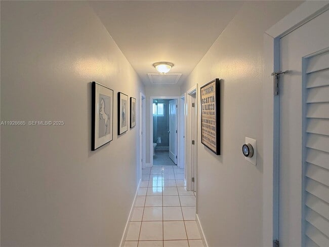 Building Photo - 8 North End Rd