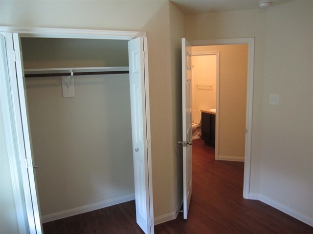 Building Photo - 2402 Hiacintas Way