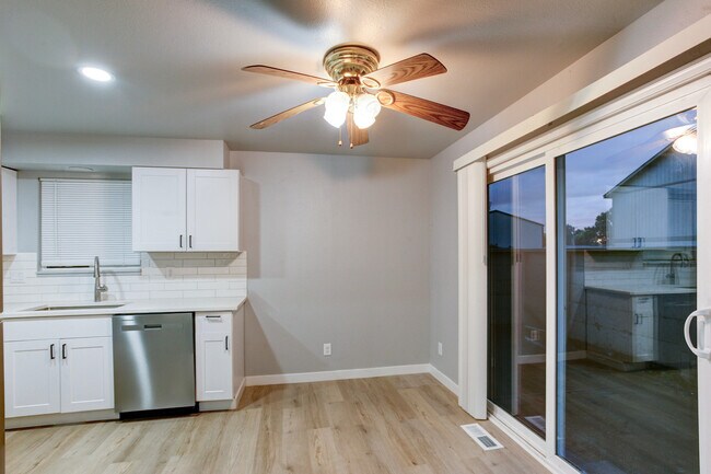 Building Photo - 1806 W 21st Ave