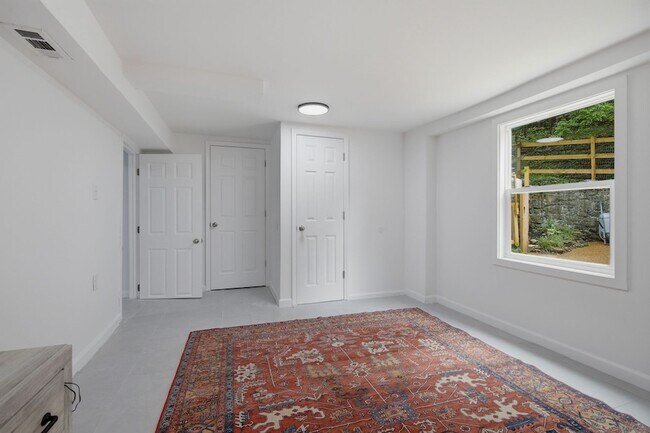Building Photo - 6555 Brownlee Dr