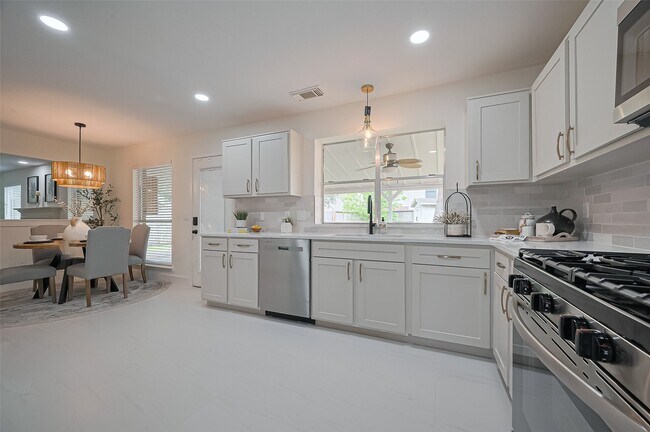 Building Photo - 5615 Haven Point Dr