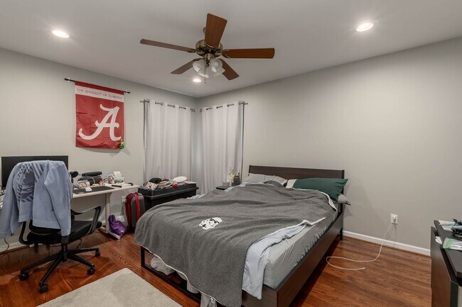 Building Photo - Fall '24 - Close to campus - 3 bed/2 bath ...