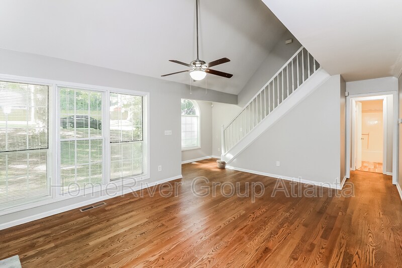 Building Photo - 1620 Sir Galahad Dr SW
