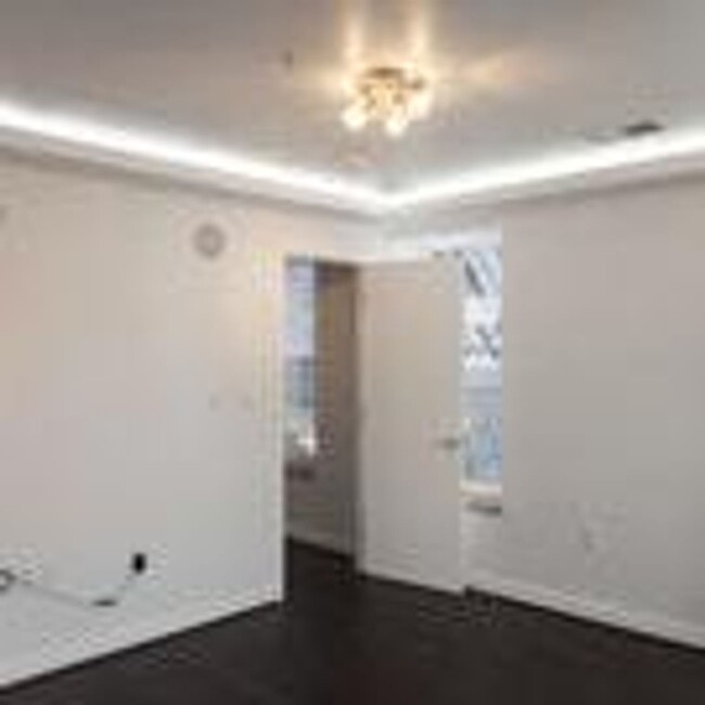 Building Photo - Fantastic Updated 1 bedroom Apartment in A...