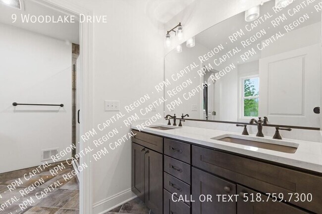 Building Photo - 9 Woodlake Dr