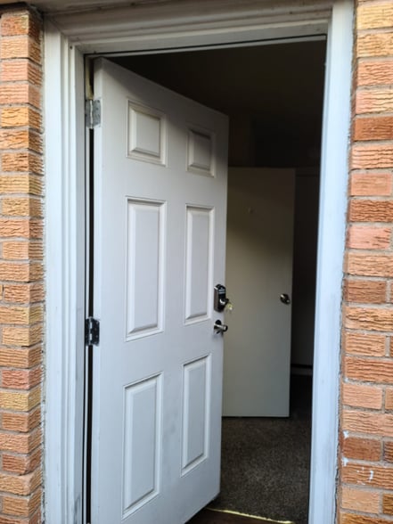 Building Photo - 2539 Hillsboro Ave