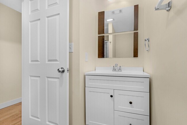 Building Photo - 212 E Chase St