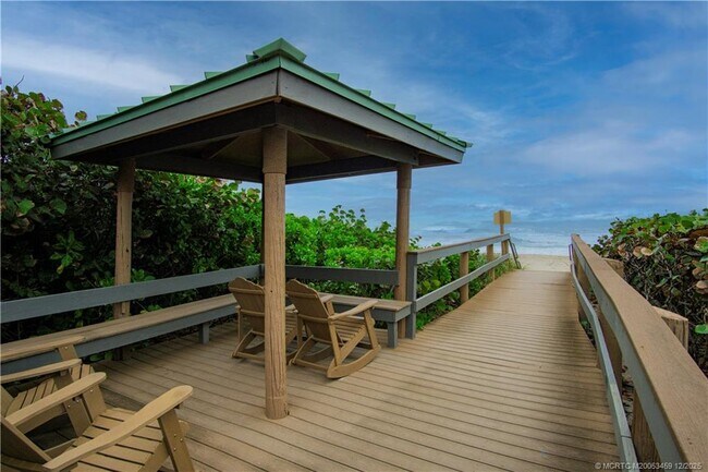 Building Photo - 9940 S Ocean Dr