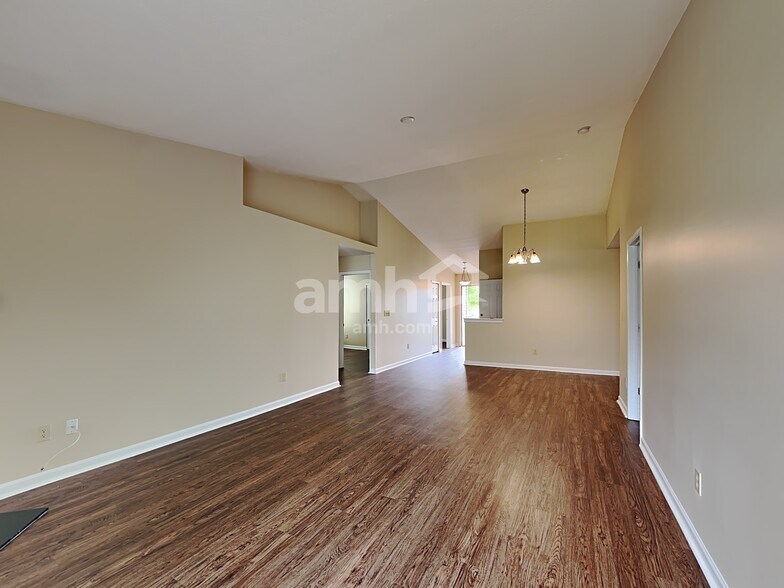 Building Photo - 606 Cross Wind Dr