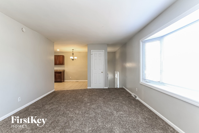Building Photo - 8650 Lighthorse Dr