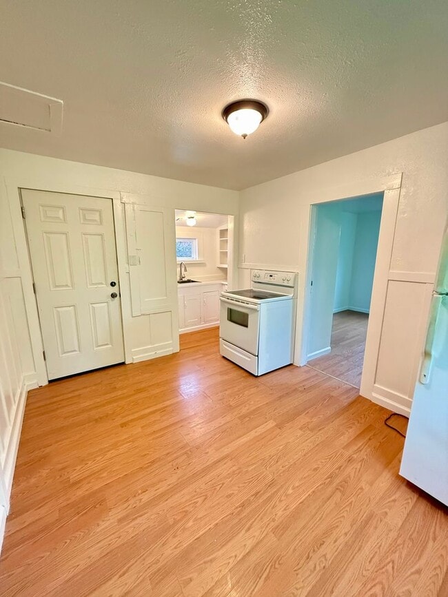 Building Photo - 918 Summit St