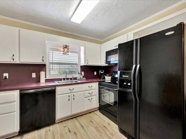Building Photo - 683 Water View Dr
