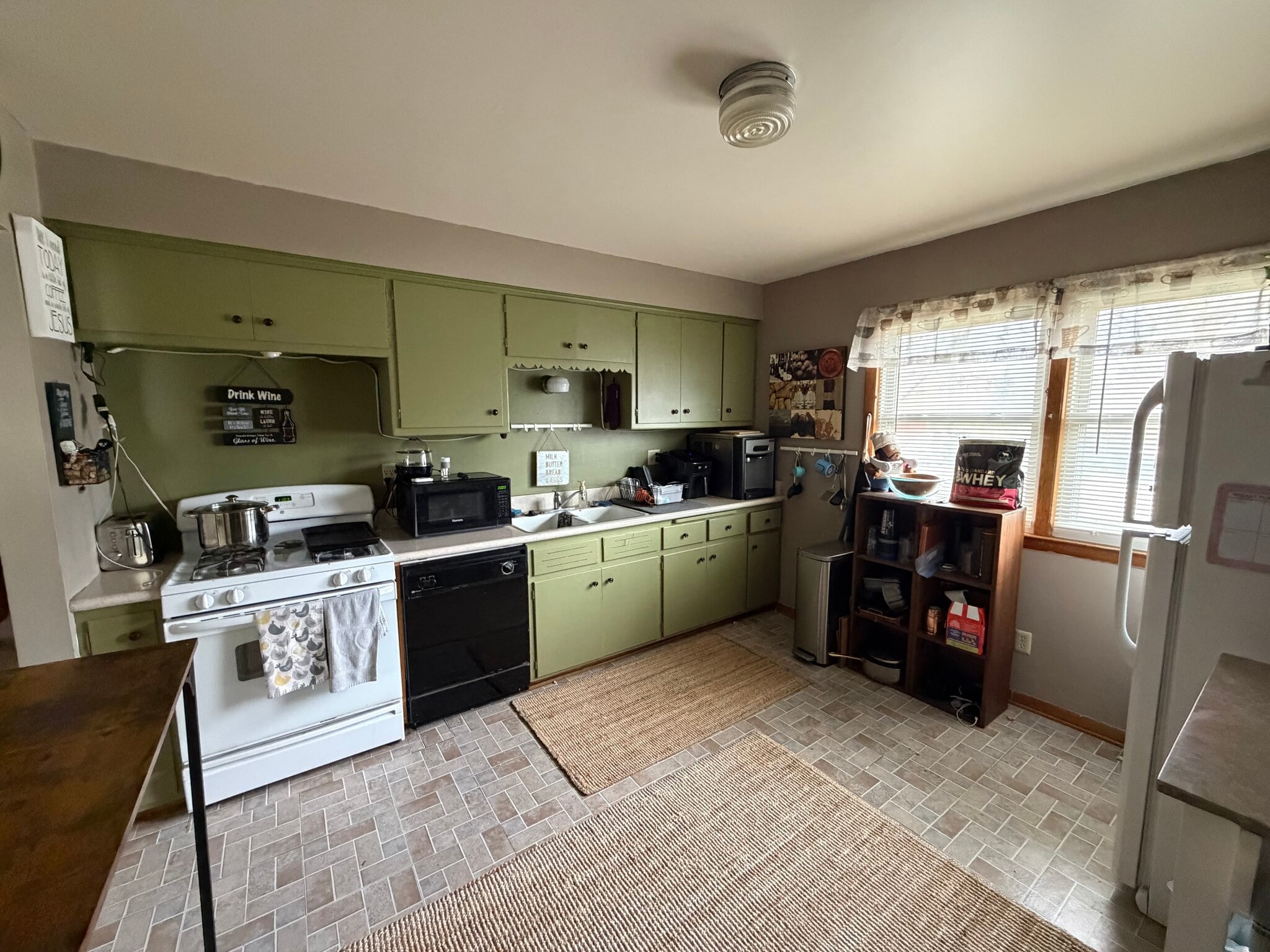 Building Photo - 10108 W Montana Ave