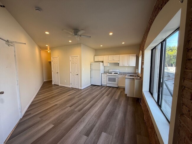 Building Photo - 772 S Boyle Ave