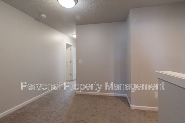 Building Photo - 5705 NE 59th Way