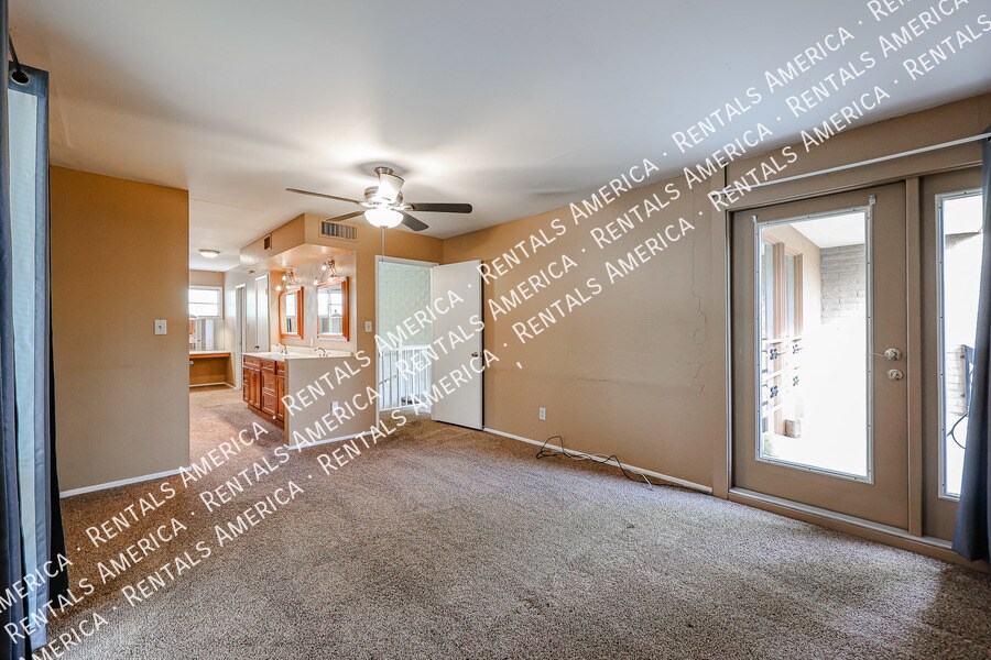 Building Photo - 4820 N Woodmere Fairway