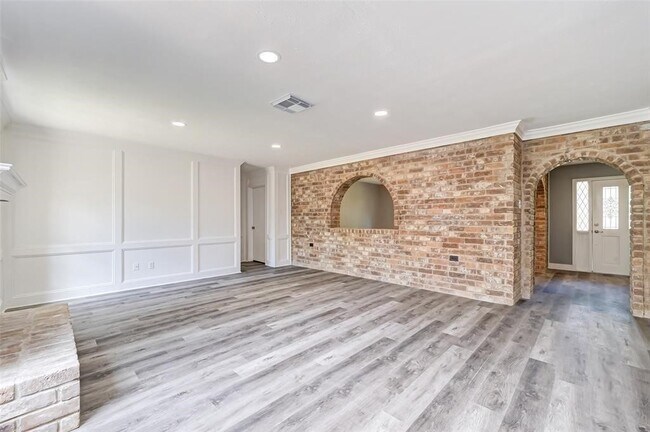 Building Photo - 3918 Stillview Dr