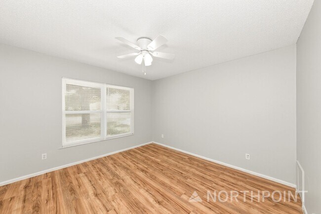 Building Photo - 3 BR/2BA | Newly Renovated Single Family Home |  Fenced backyard| In Bradenton!
