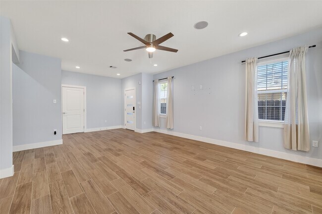 Building Photo - 10021 Alfred Ln