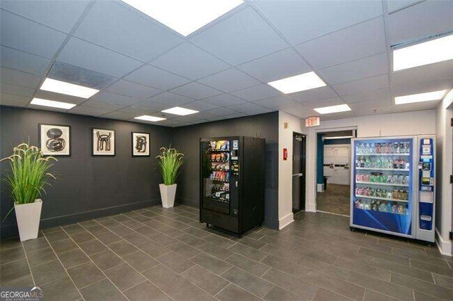 Building Photo - 620 Peachtree St NE