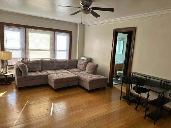 Building Photo - 5480 S Cornell Ave