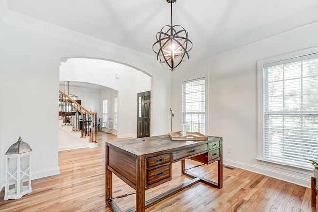 Building Photo - 1024 Patricians Ln