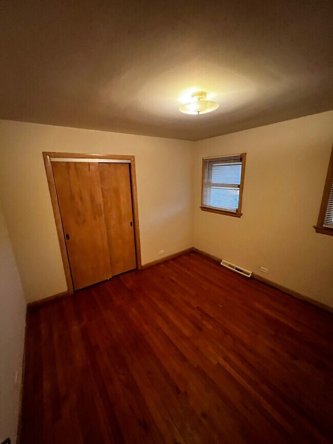 Building Photo - 717 Barnsdale Rd