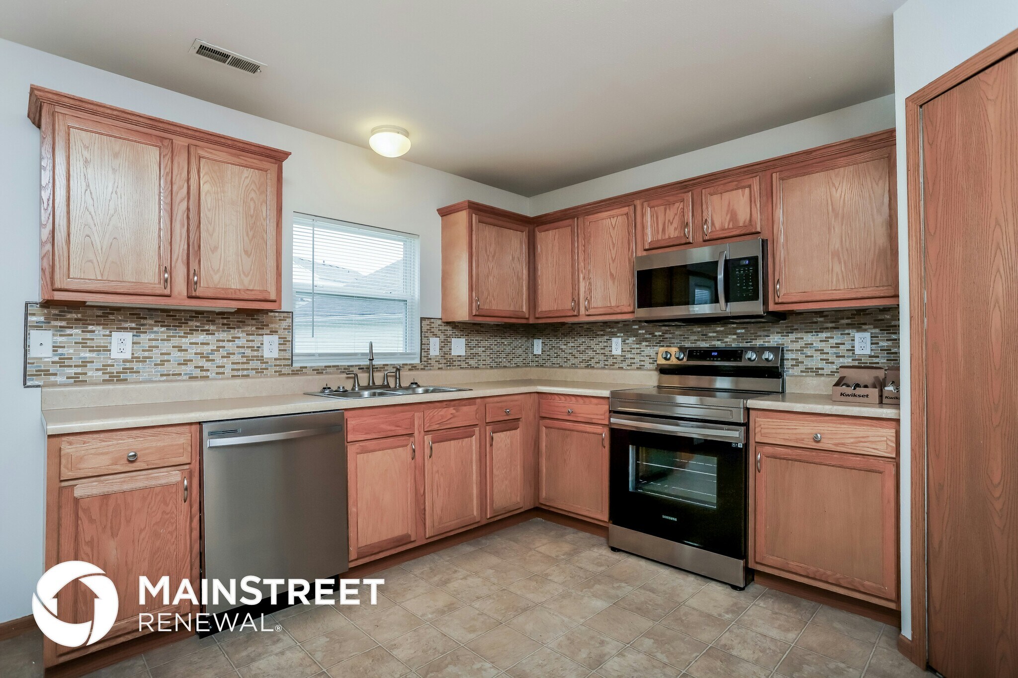 Building Photo - 4001 Glengarry Dr