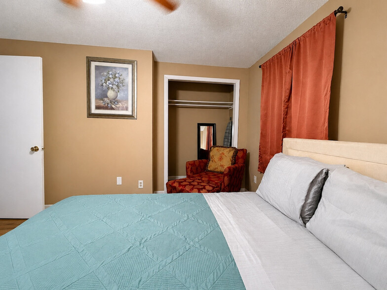 Building Photo - 2300 N Patterson St