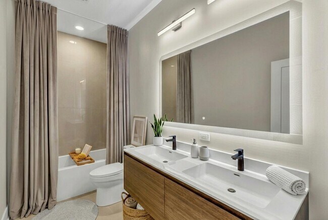 Building Photo - 4846 S St Lawrence Ave