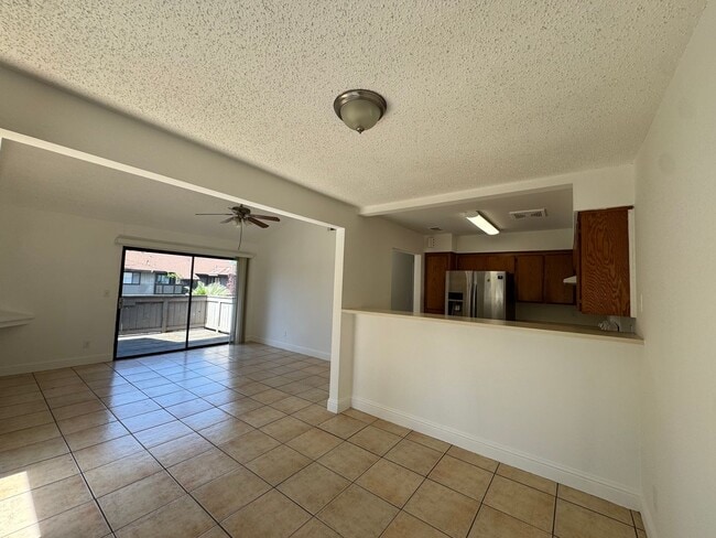 Building Photo - 1190 S Winery Ave