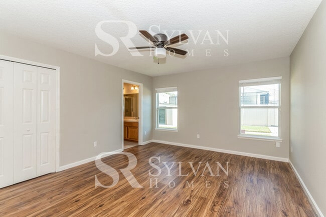 Building Photo - Don't miss out on this lovely 3BR 2BA home