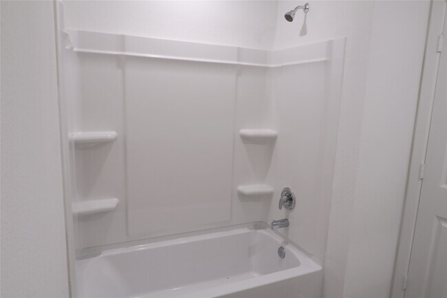 Building Photo - 921 Woodhaven Lks Dr