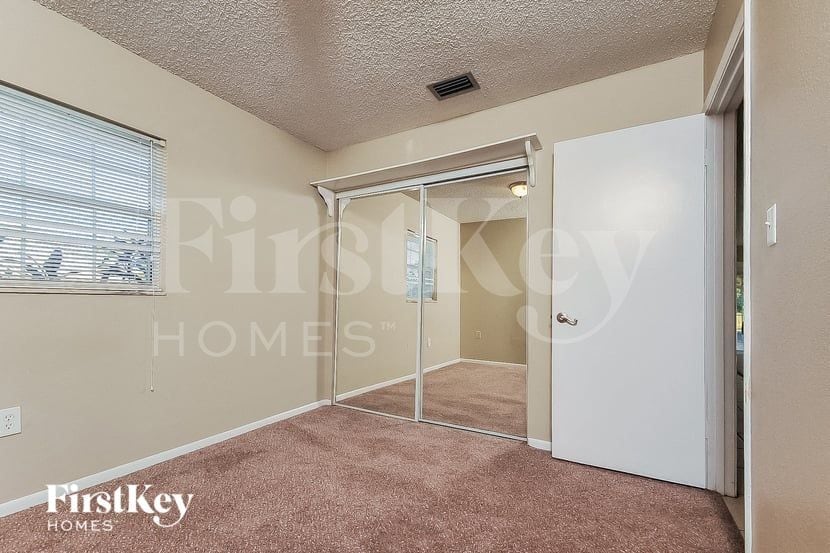 Building Photo - 839 Sherwood Dr