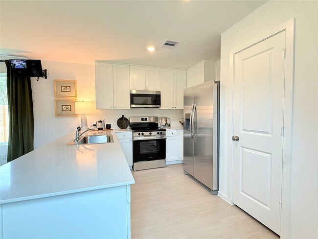 Building Photo - 17135 Saxophone Ln