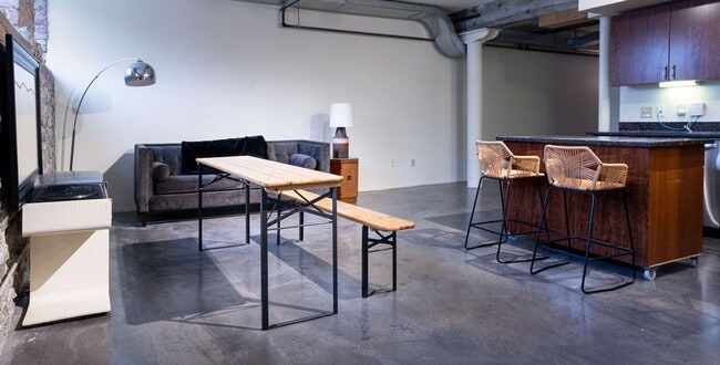 Building Photo - Garden View 1 Bedroom Loft Ready for move in