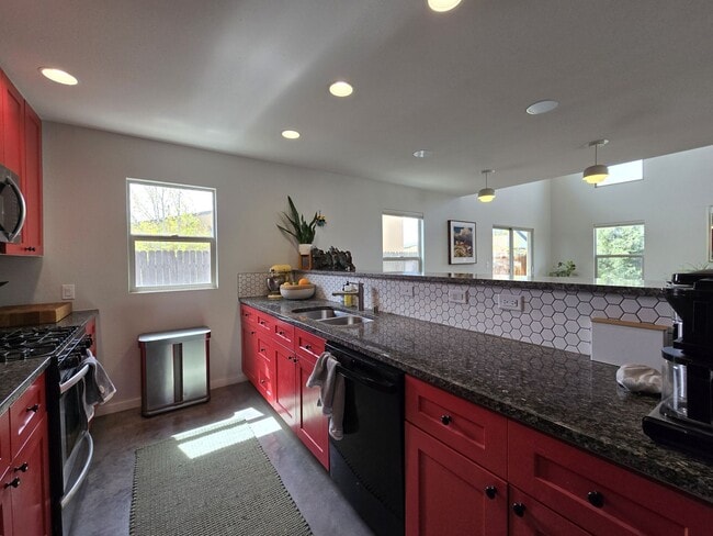 Building Photo - 2180 W Alameda St