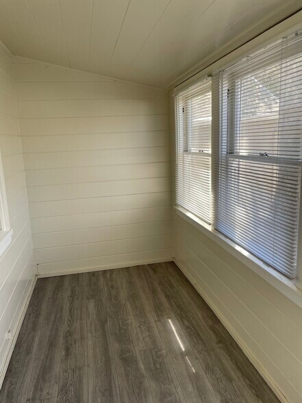 Building Photo - 721 N Church St