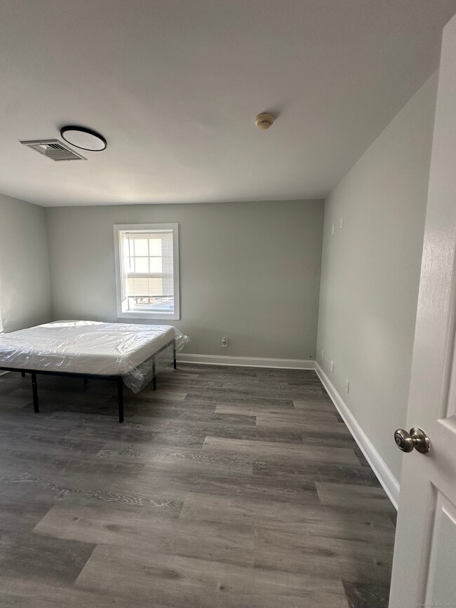 Building Photo - 1065 Central Ave