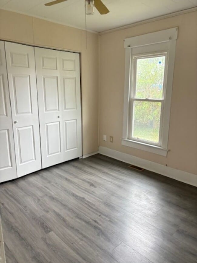 Building Photo - 710 E University Ave