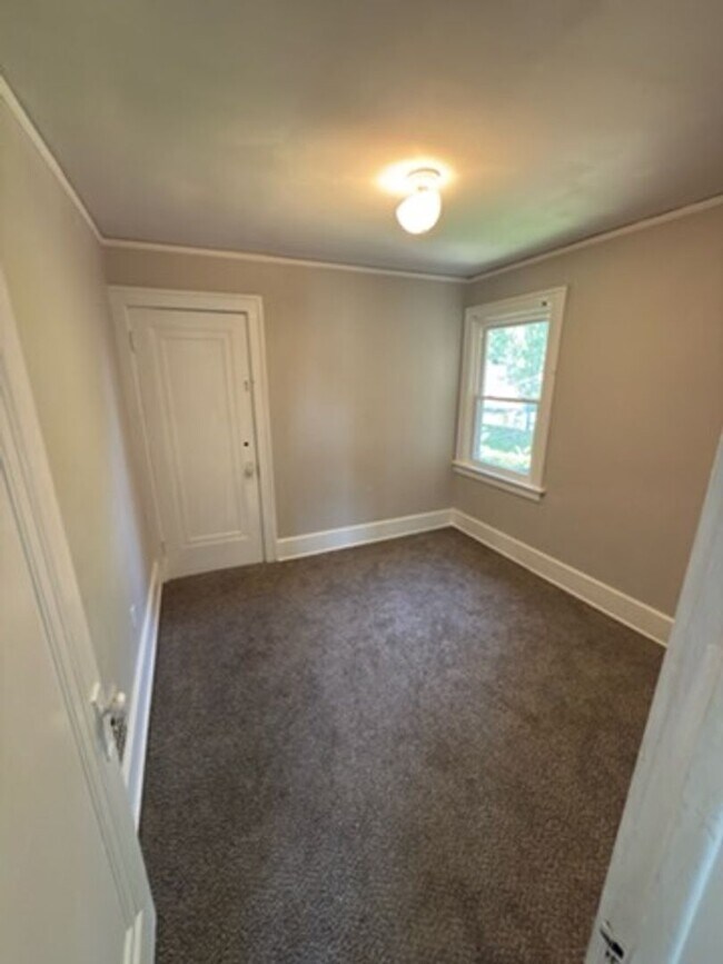 Building Photo - 15702 Cherrylawn St